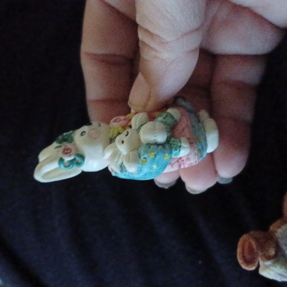 Easter Pin Resin Holiday Spring Bunnies Brooch Vintage Costume  - Picture 4 of 4